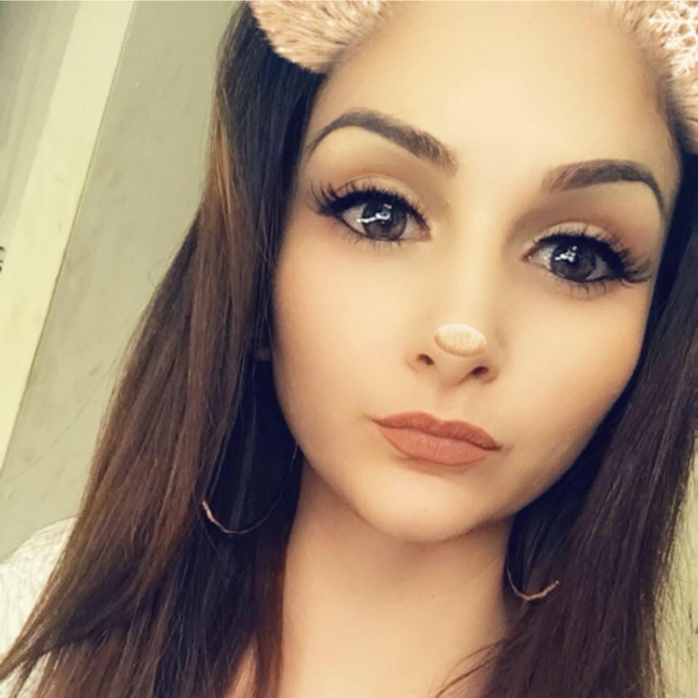 Meet your Posher, Yesenia